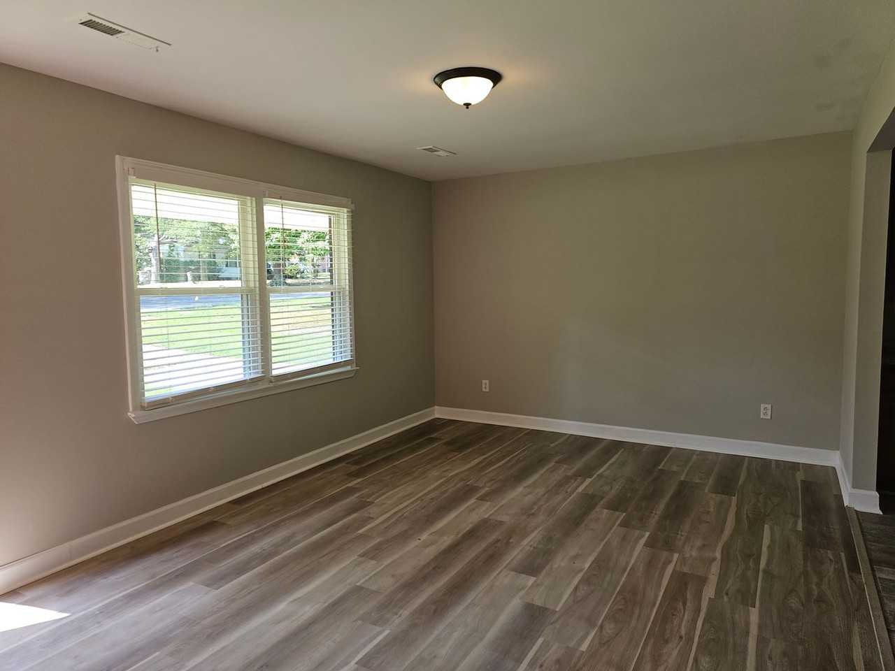 406 Judd St - Photo 2 of 13