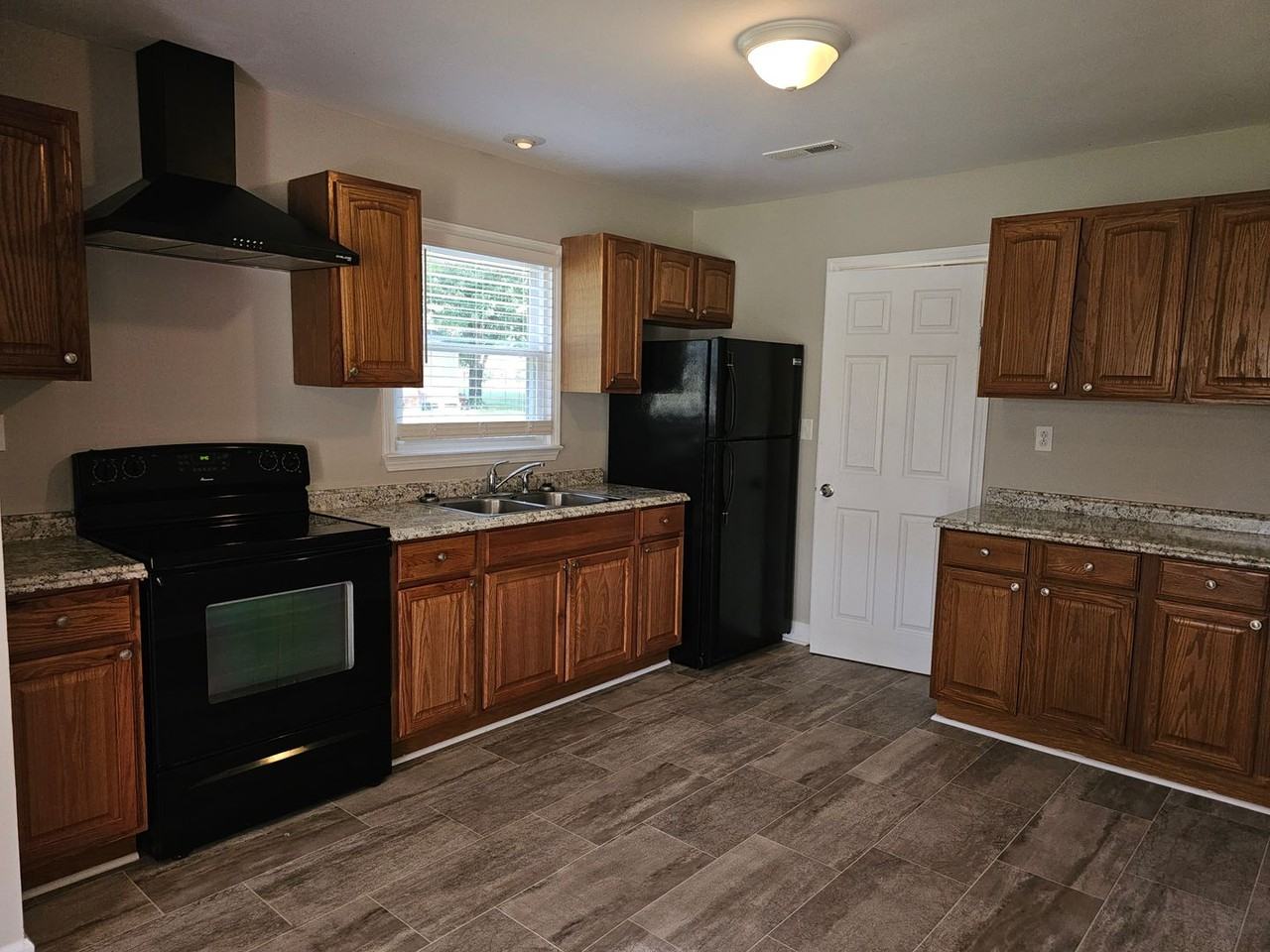 406 Judd St - Photo 3 of 13