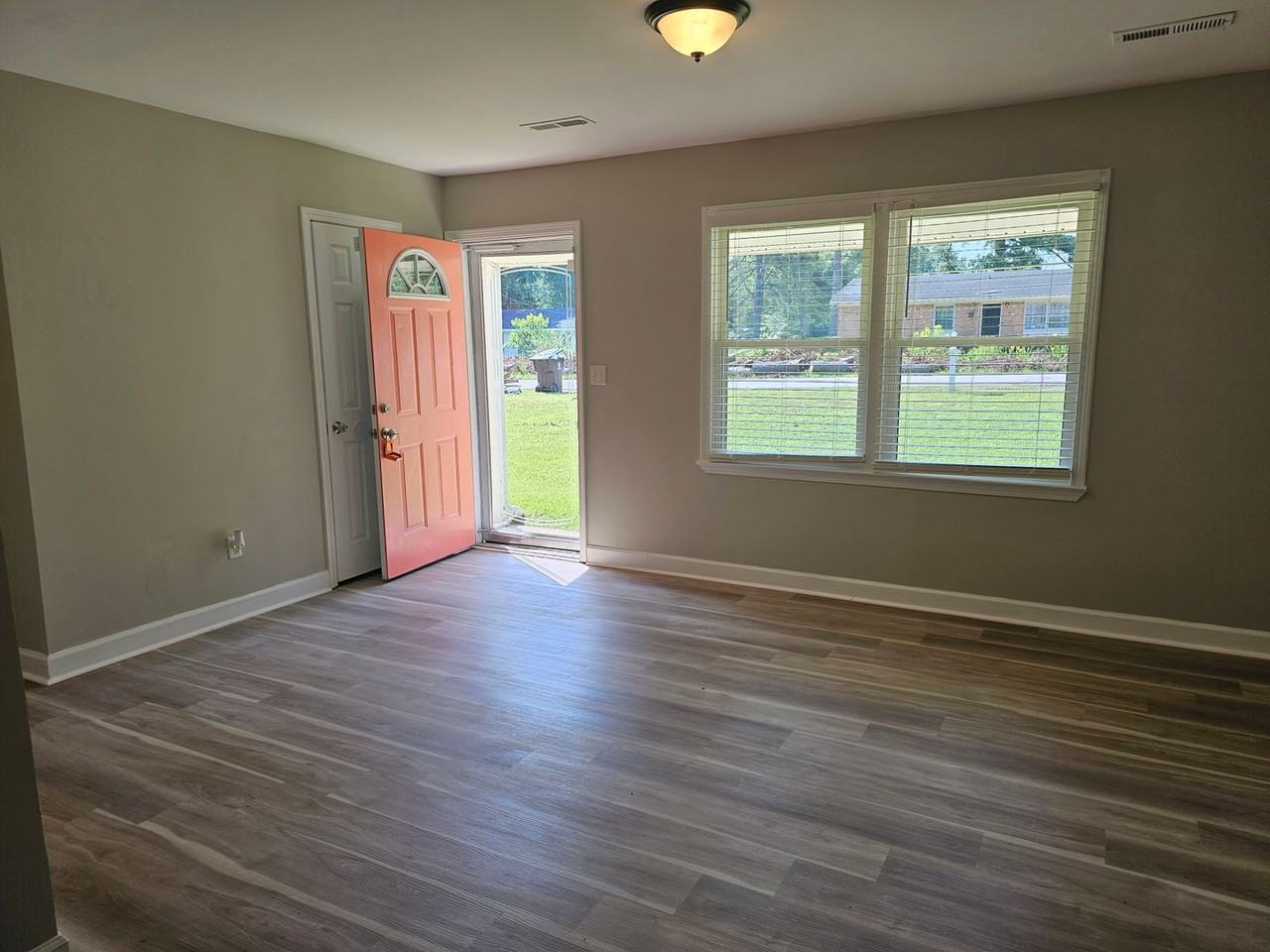 406 Judd St - Photo 5 of 13