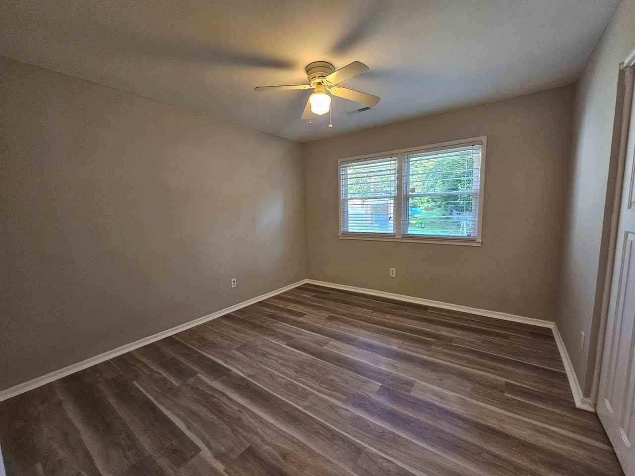 406 Judd St - Photo 7 of 13