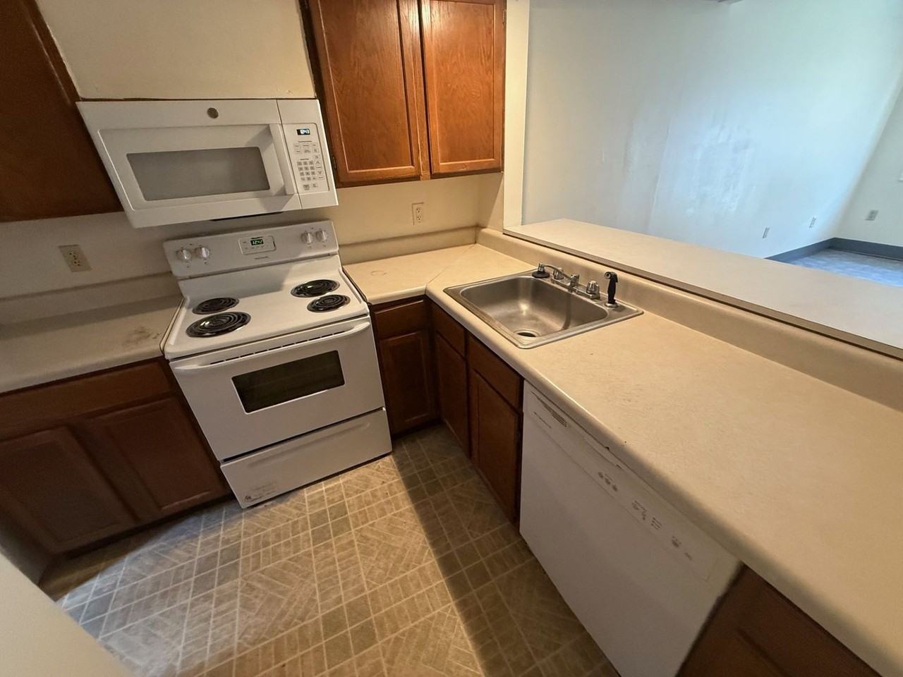 709 W College Ave - Photo 7 of 14