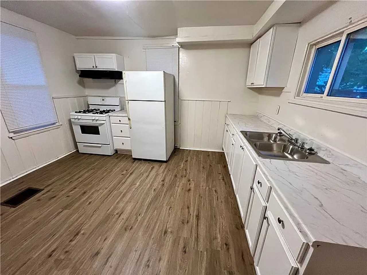 121 Columbia Ave - Photo 2 of 8