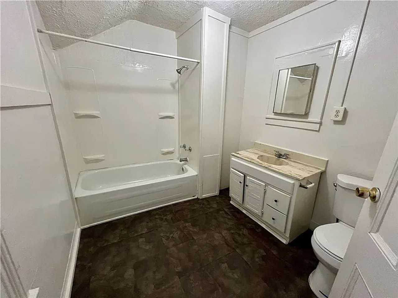 121 Columbia Ave - Photo 3 of 8