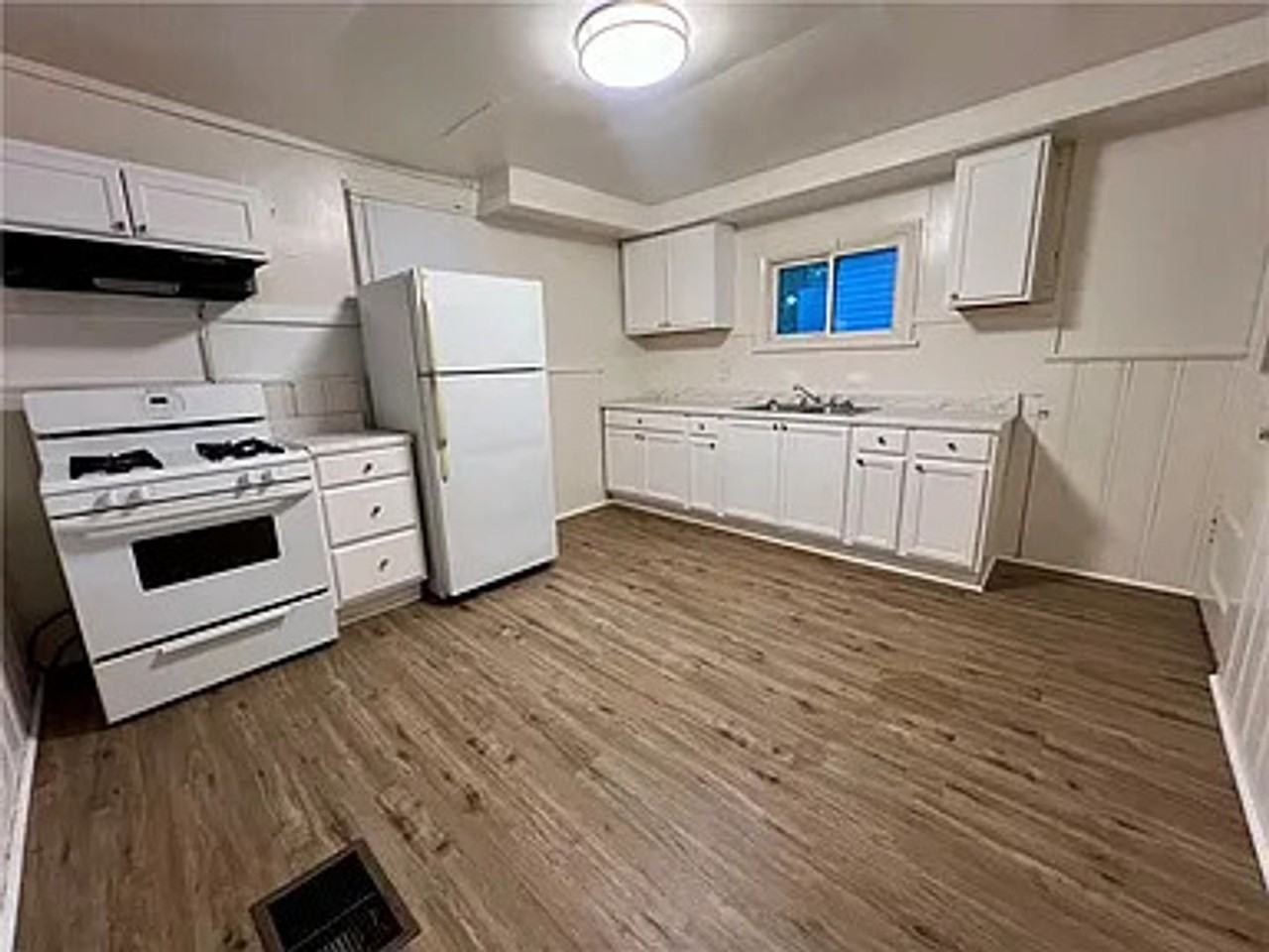 121 Columbia Ave - Photo 4 of 8