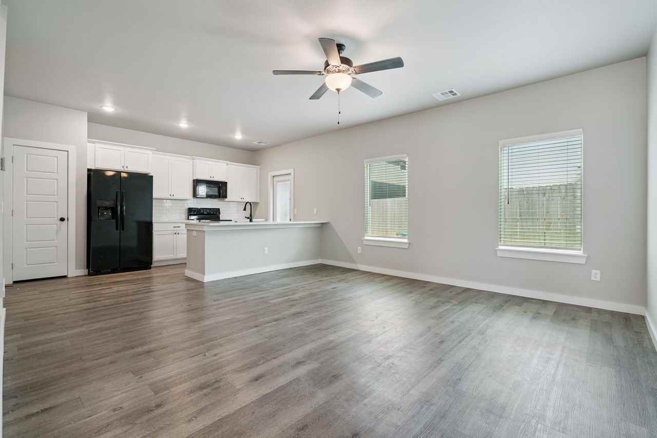 8916 Nw 109th Ln - Photo 3 of 37