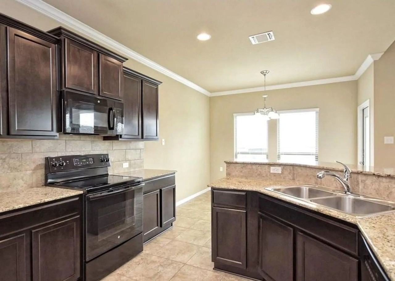 5707 Blackstone Dr - Photo 7 of 17