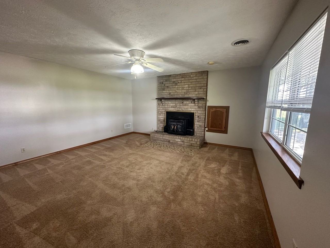 2400 Hardwood Rd - Photo 3 of 6