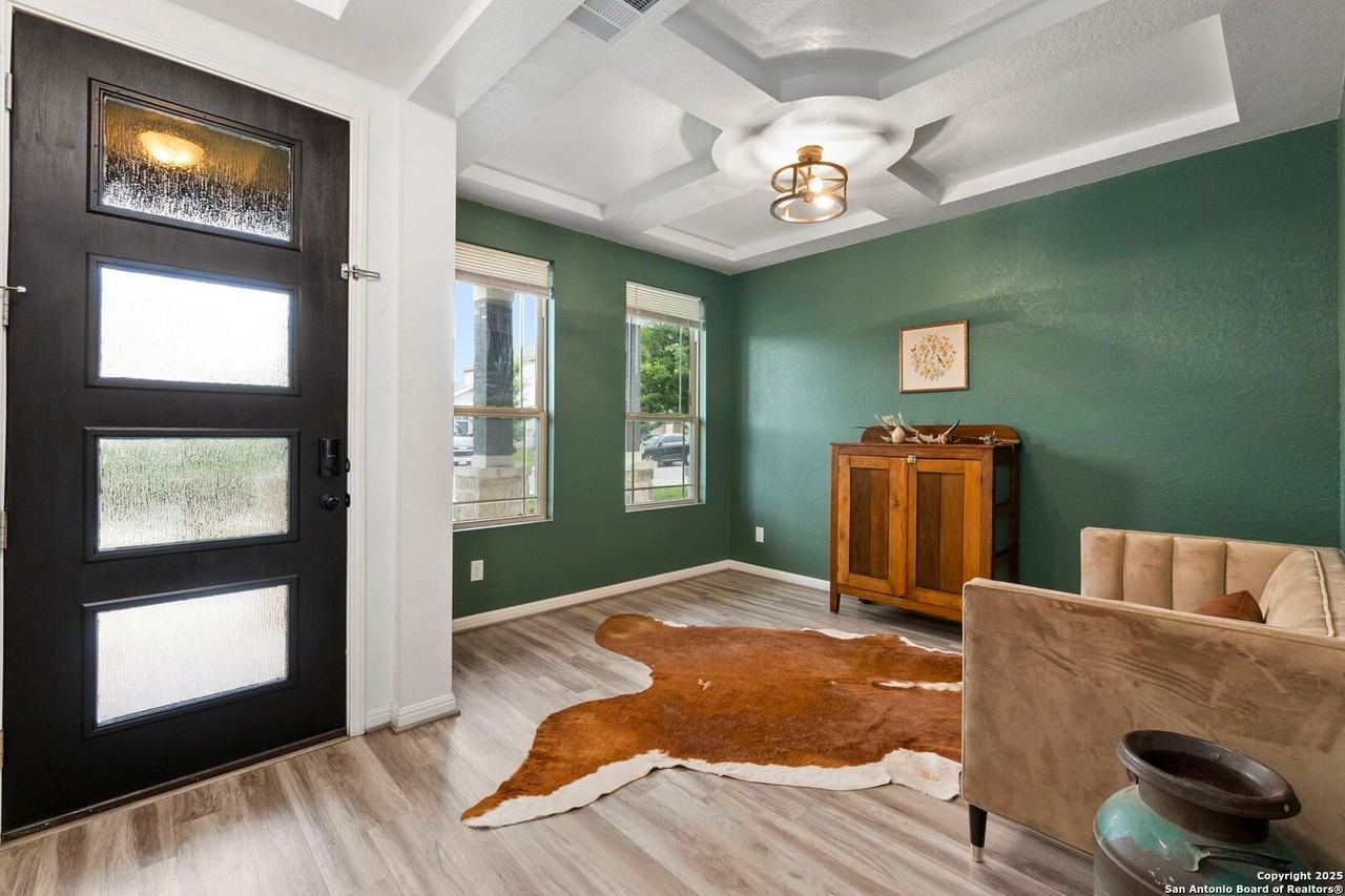 8808 Straight Oaks - Photo 3 of 28