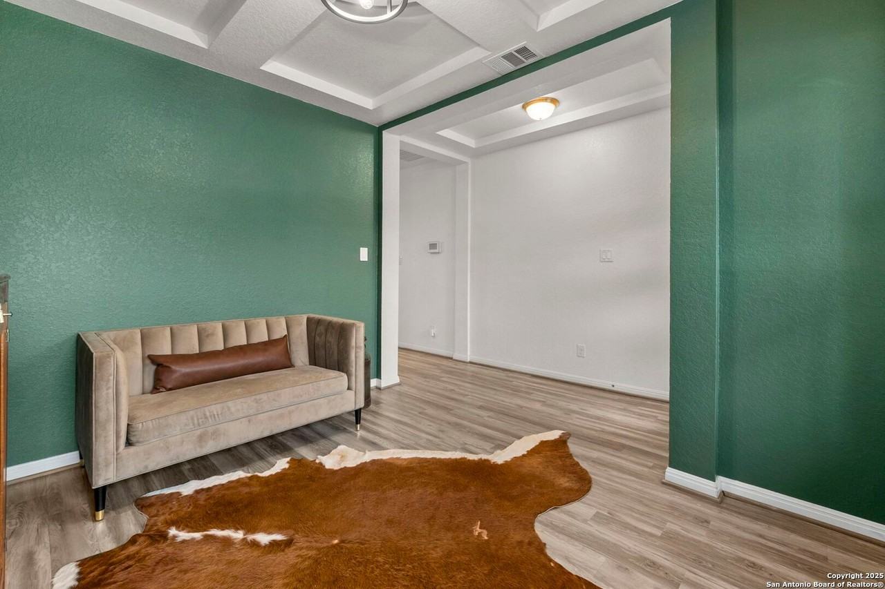 8808 Straight Oaks - Photo 4 of 28