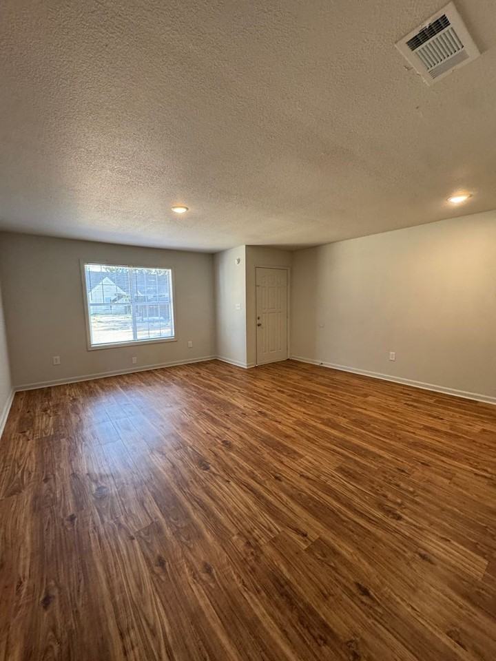 525 Plaza Ave - Photo 2 of 13