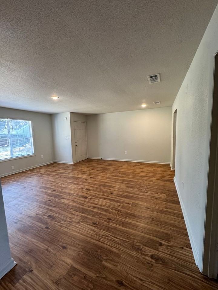 525 Plaza Ave - Photo 3 of 13