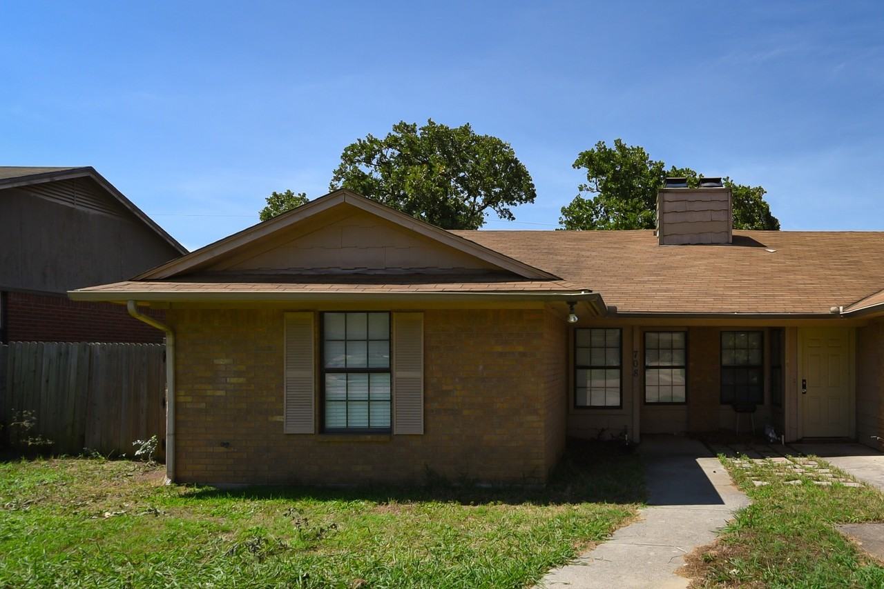 708 Woodland Ct - Photo 2 of 27