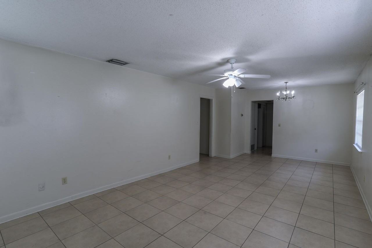 4219 Parkside Dr - Photo 3 of 14