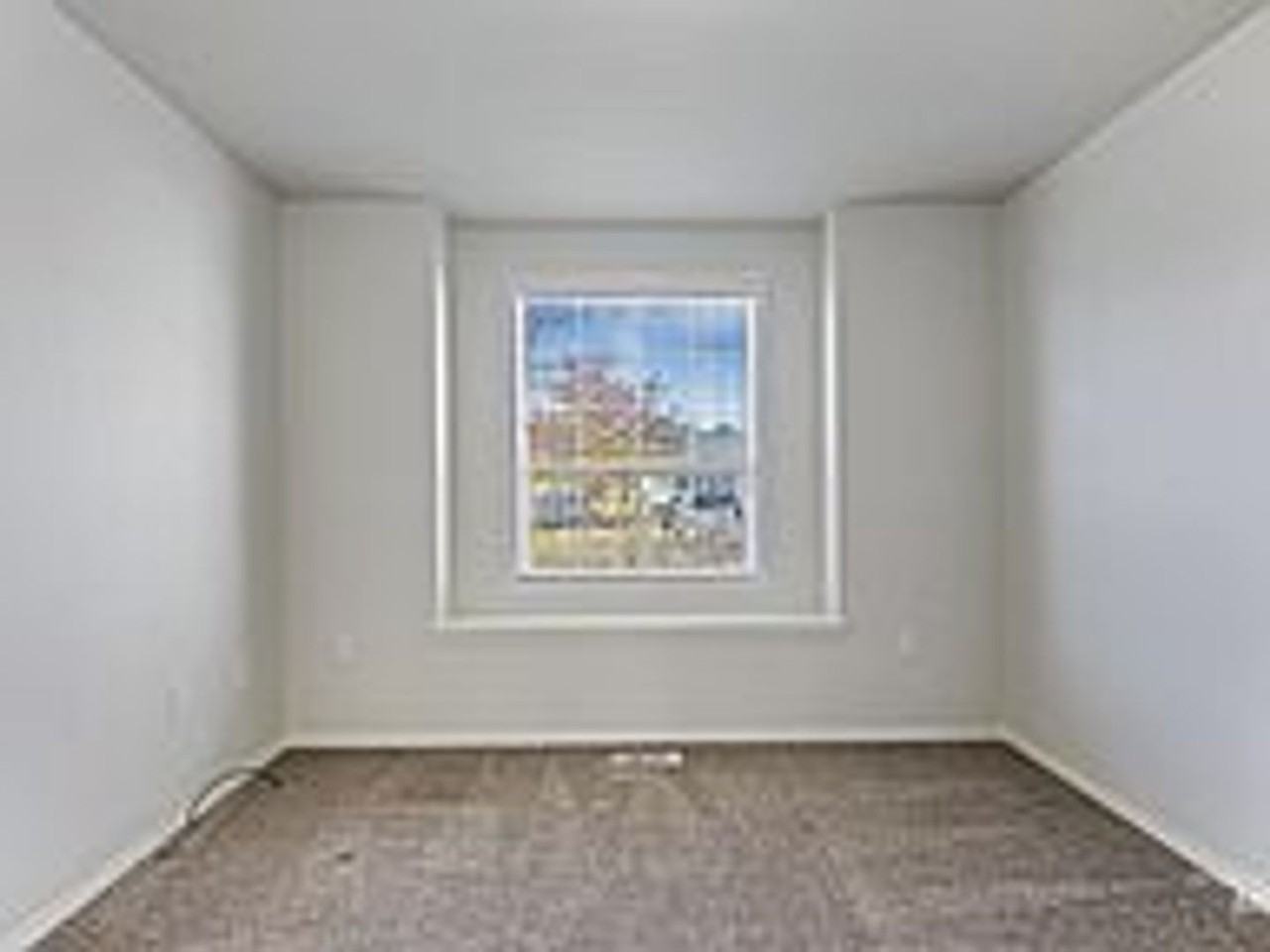 9948 W Sleepy Hollow Ln - Photo 3 of 7