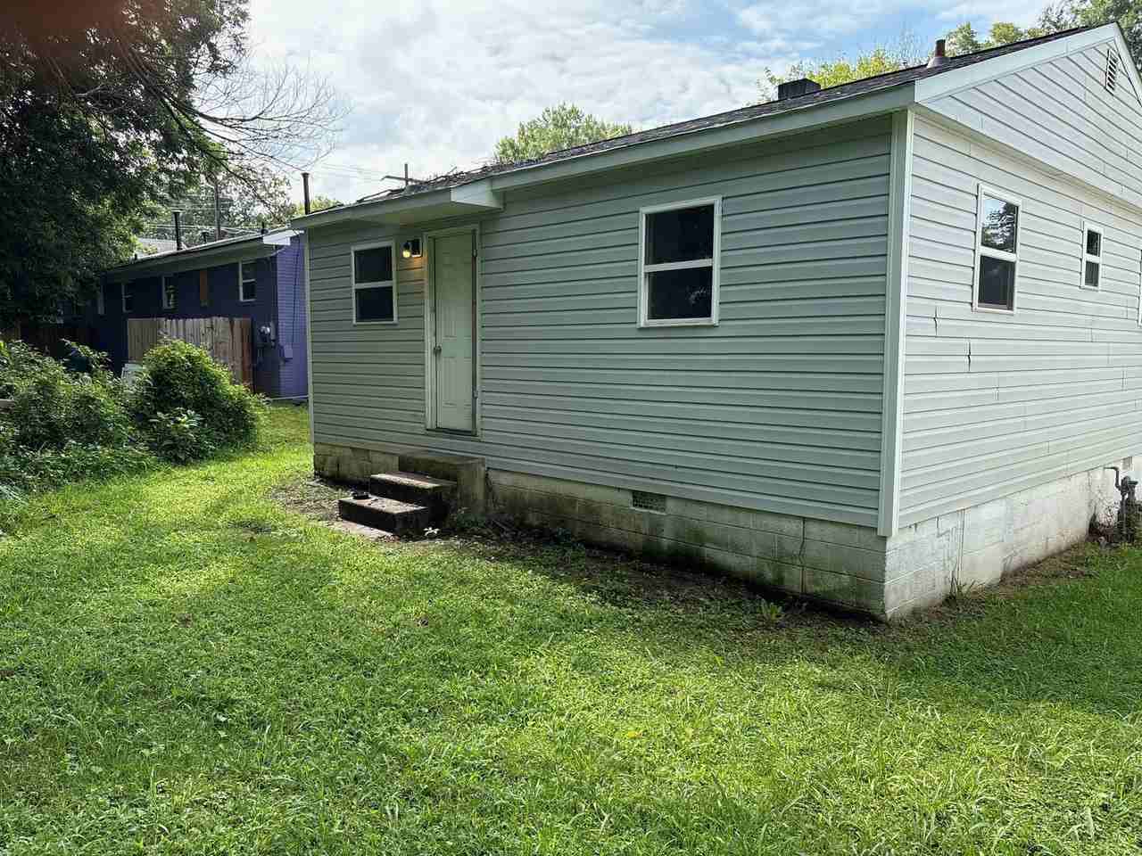 1235 Franklin Ave - Photo 2 of 7