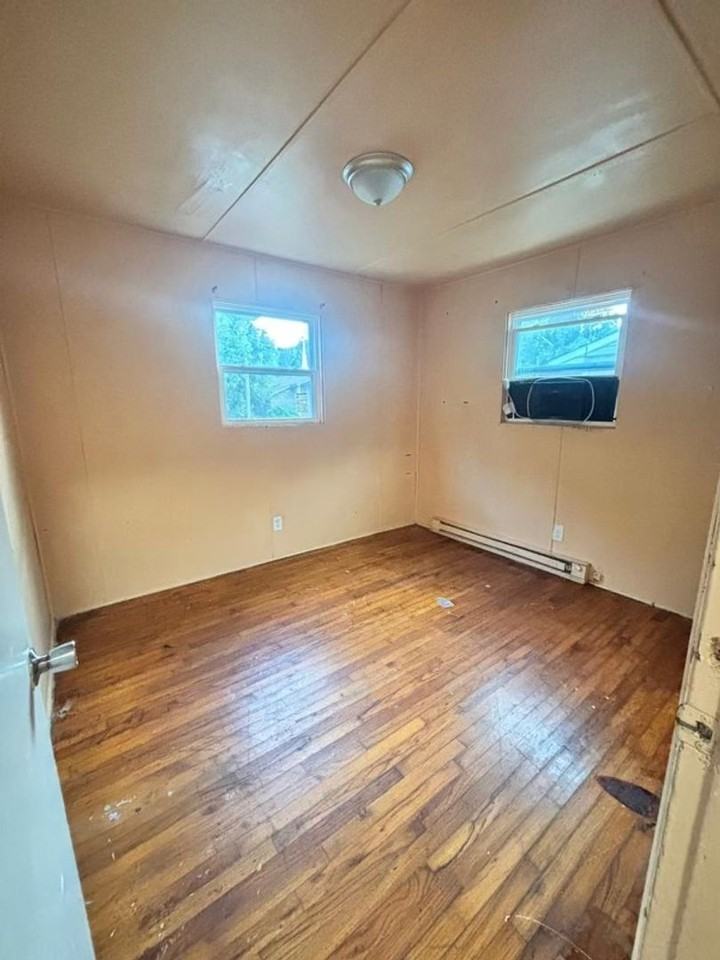 1235 Franklin Ave - Photo 6 of 7