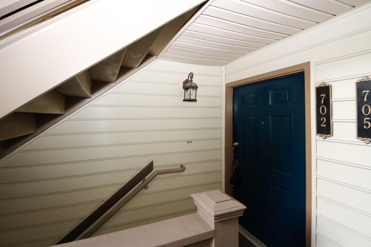 702 Garden Ct - Photo 2 of 50