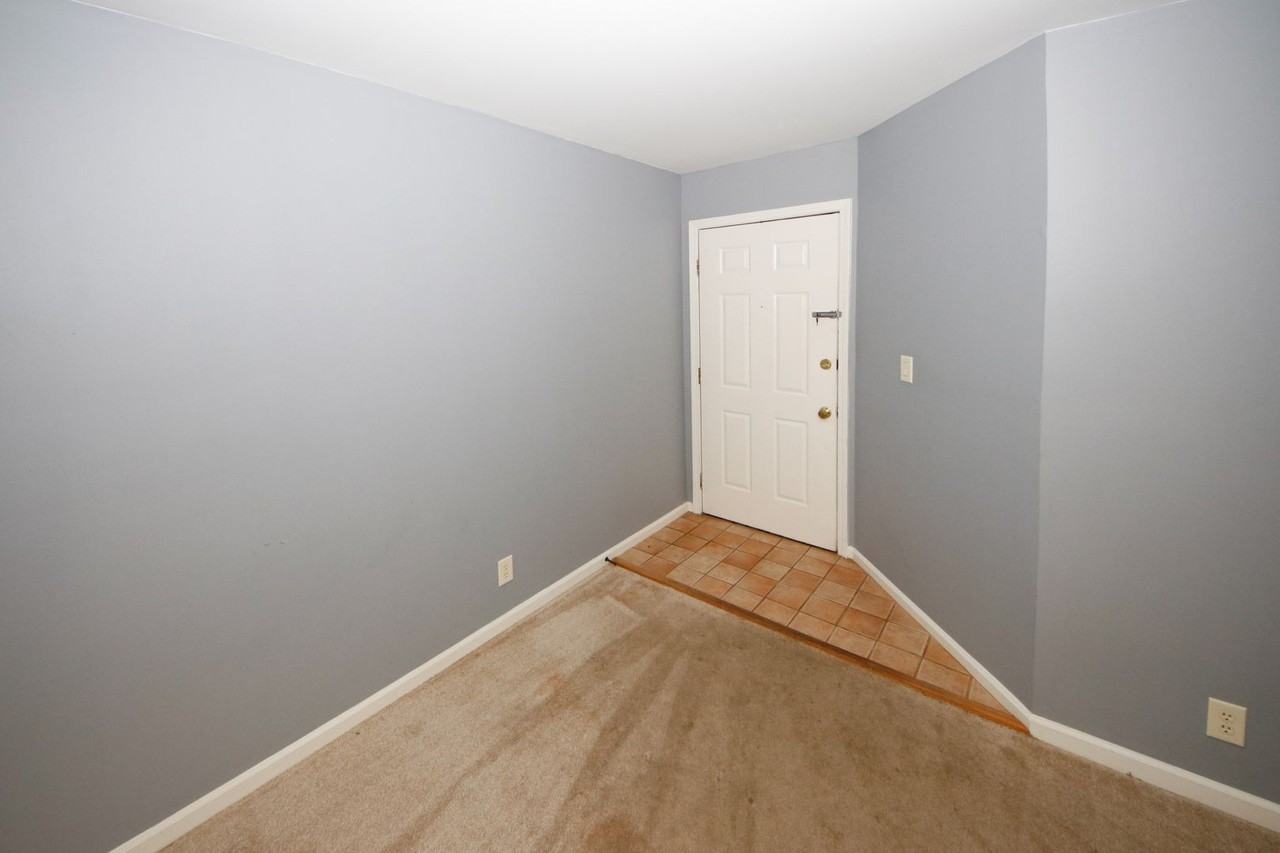 702 Garden Ct - Photo 3 of 50