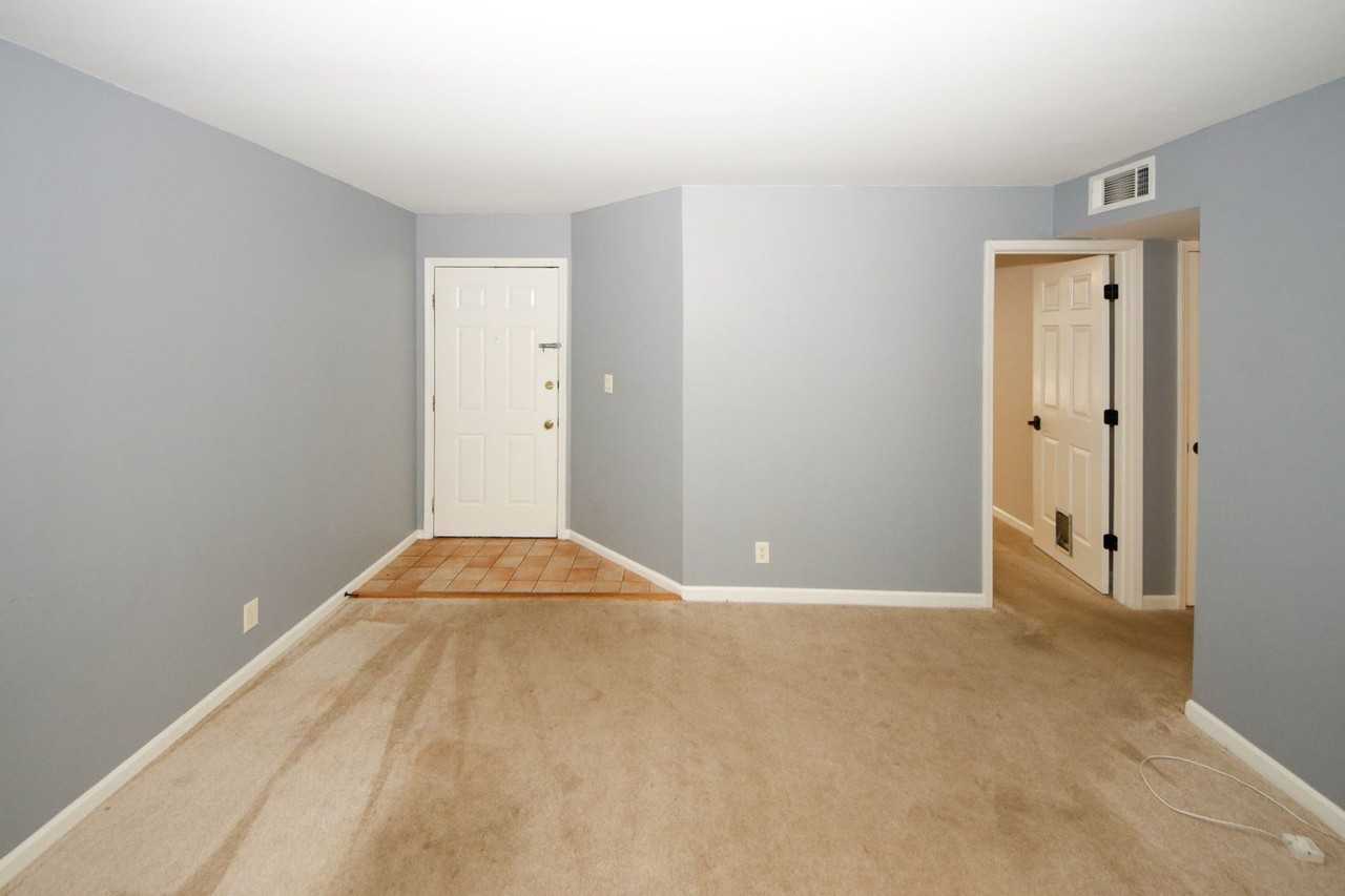 702 Garden Ct - Photo 4 of 50