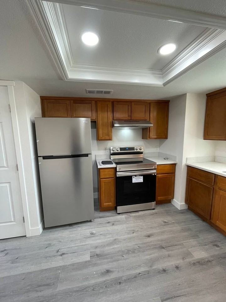 144 E Amador St - Photo 3 of 10