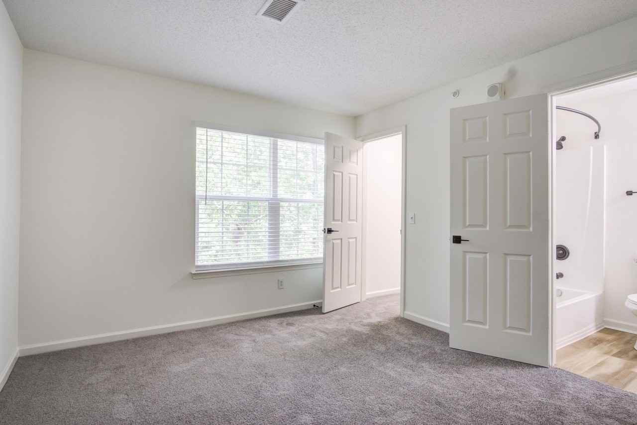 The Lily At West Ashley - Photo 7 of 23