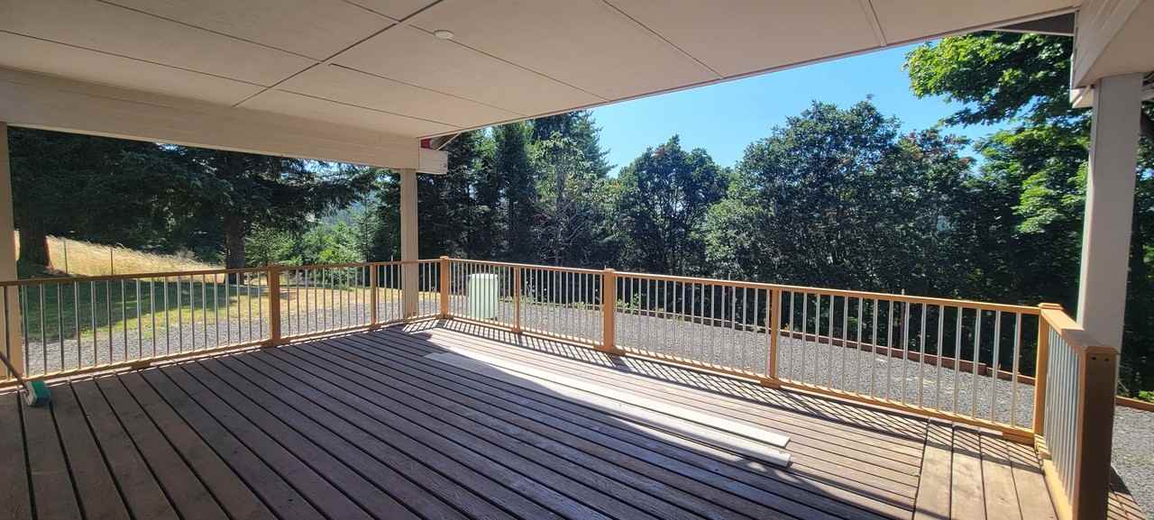 8090 Sawtell Rd - Photo 3 of 16