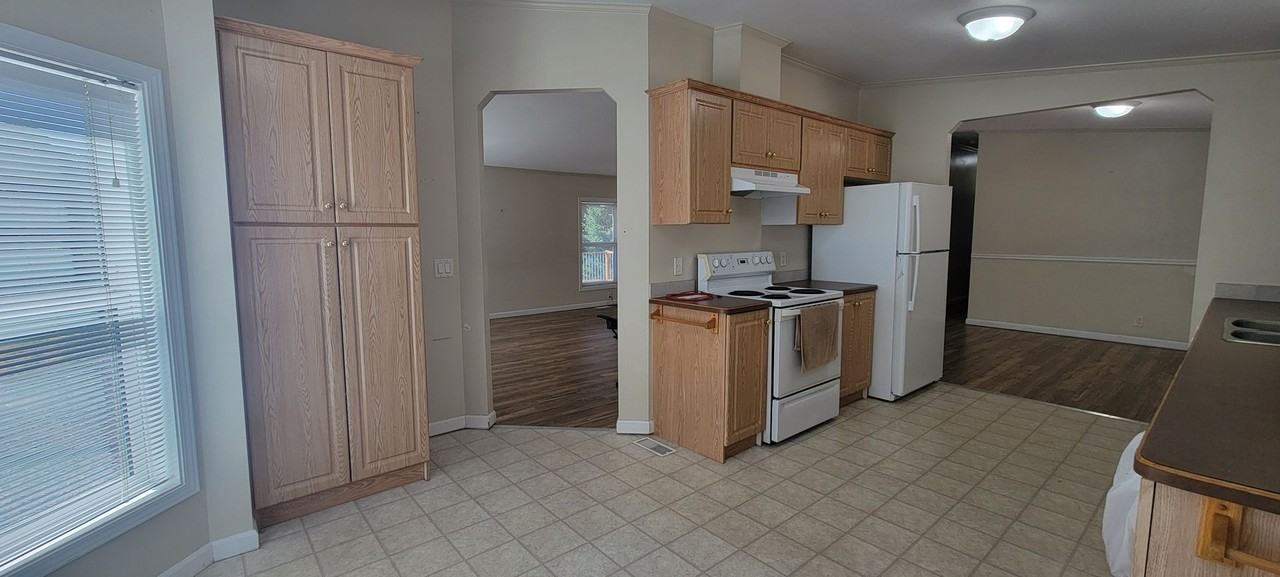 8090 Sawtell Rd - Photo 7 of 16
