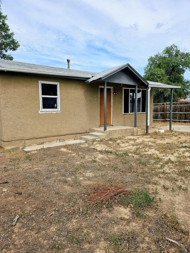 2505 Carthage Ave - Photo 2 of 15