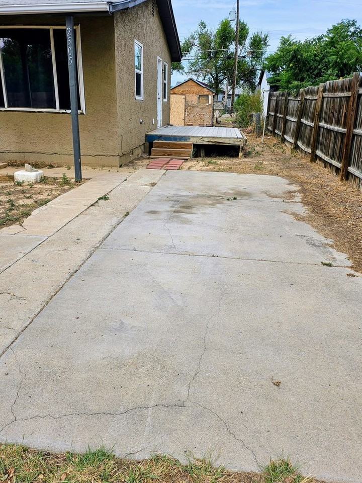 2505 Carthage Ave - Photo 3 of 15