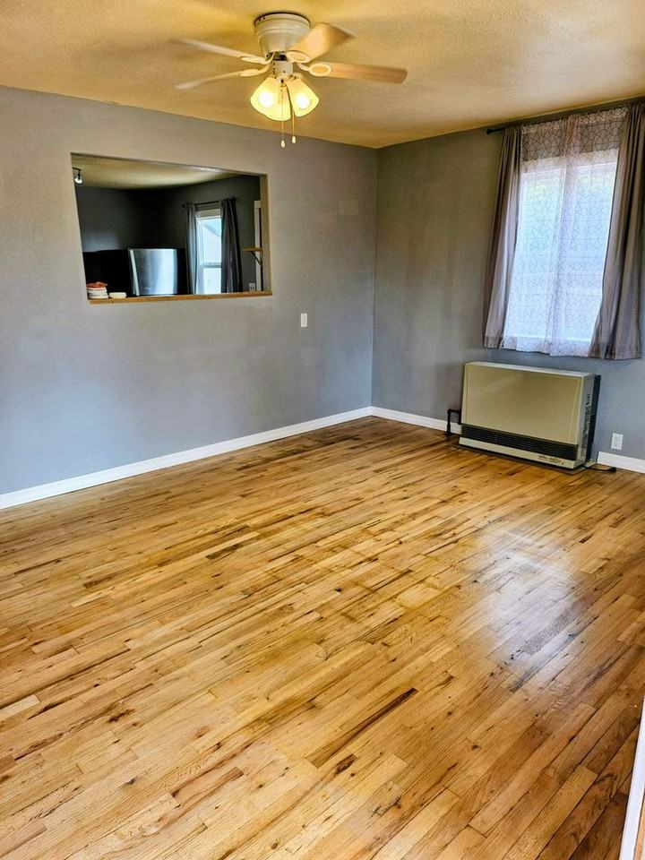 2505 Carthage Ave - Photo 4 of 15