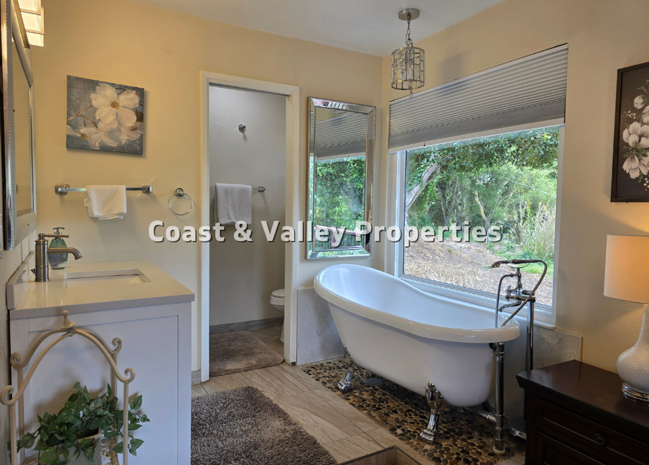 19010 Beatrice Dr - Photo 2 of 15