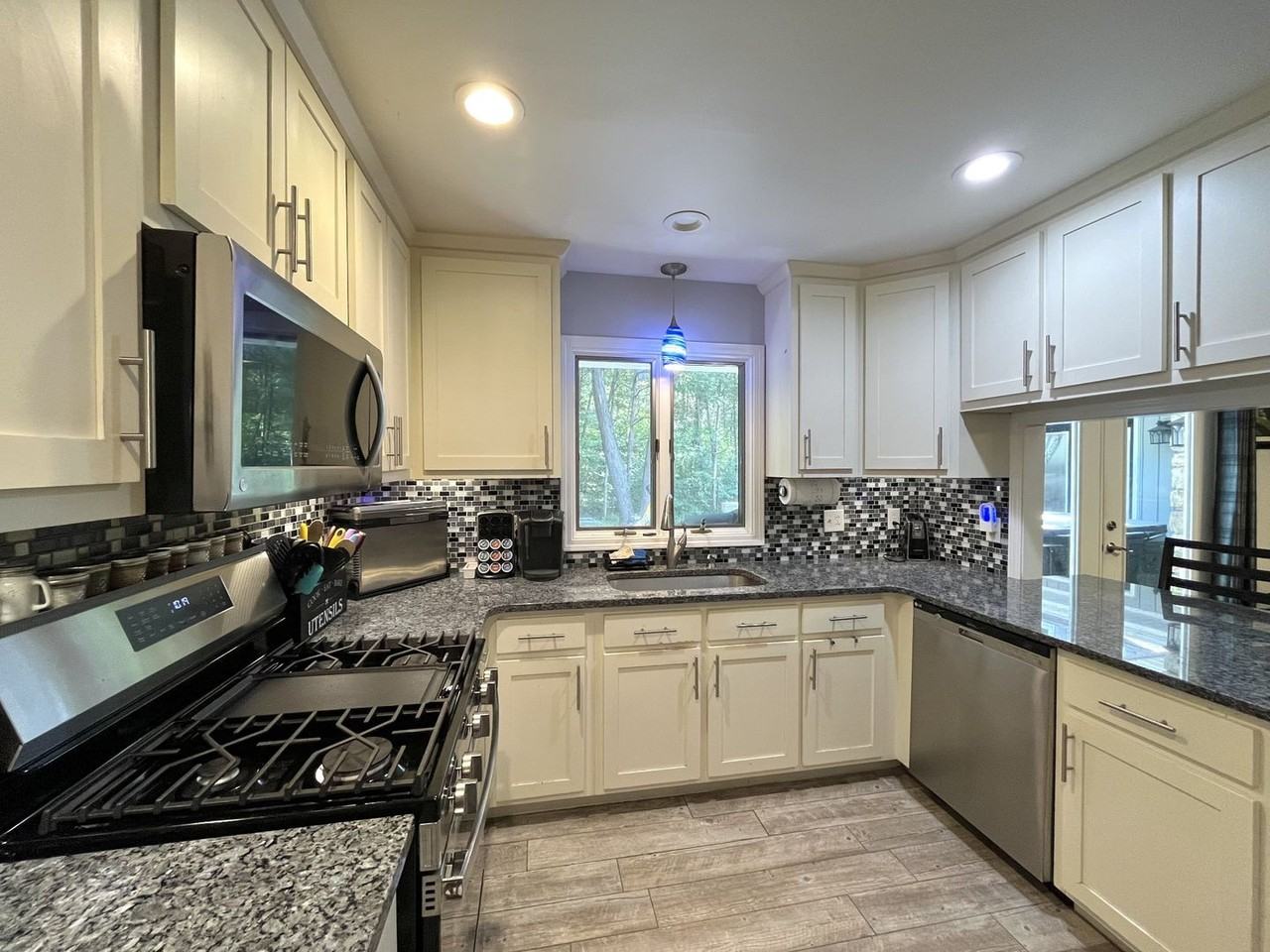 9075 Cobb Rd - Photo 2 of 23