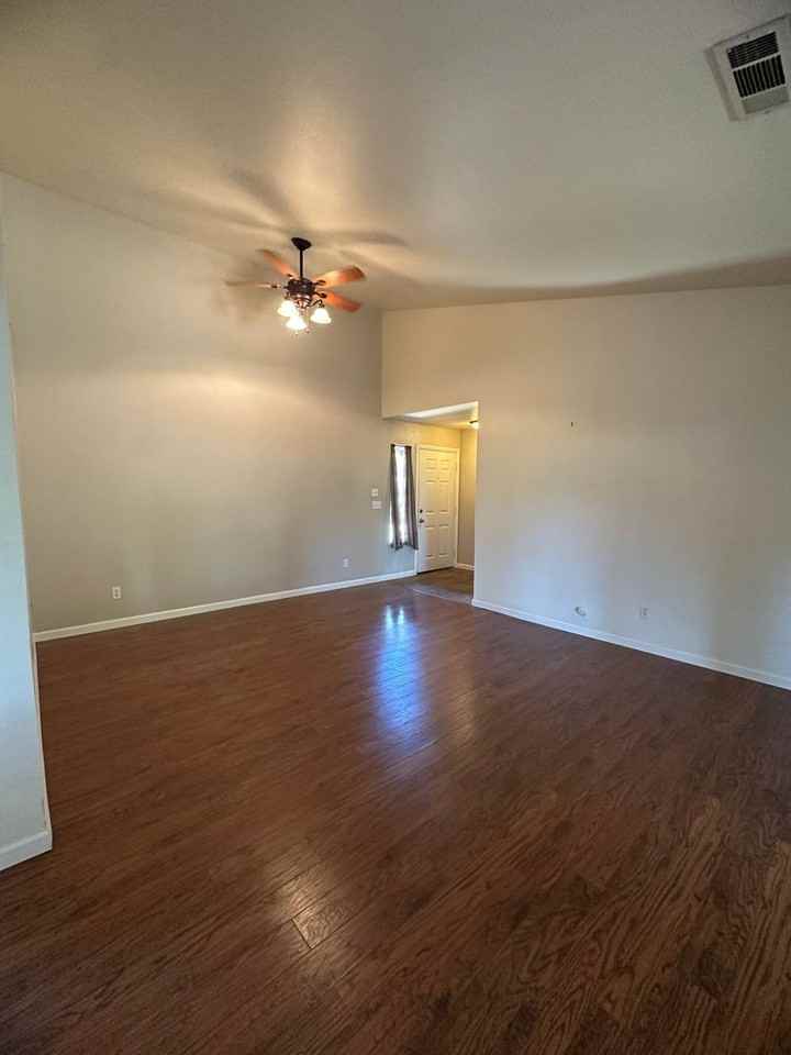 4045 Cirrus St - Photo 3 of 12