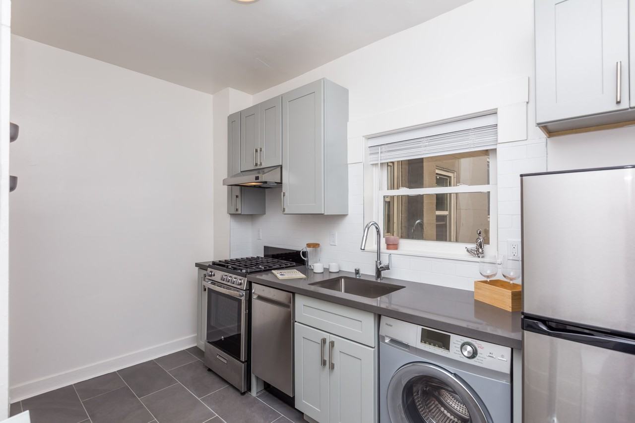 324 Larkin - Photo 3 of 50