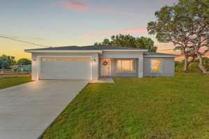 featured image of 8 Malauka Loop Ln