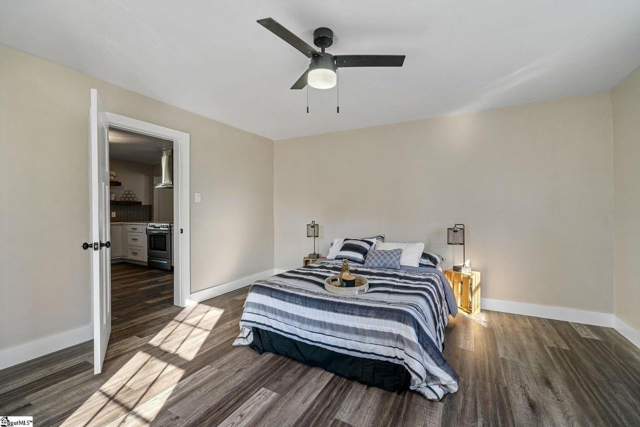 212 E Bearden St - Photo 4 of 11