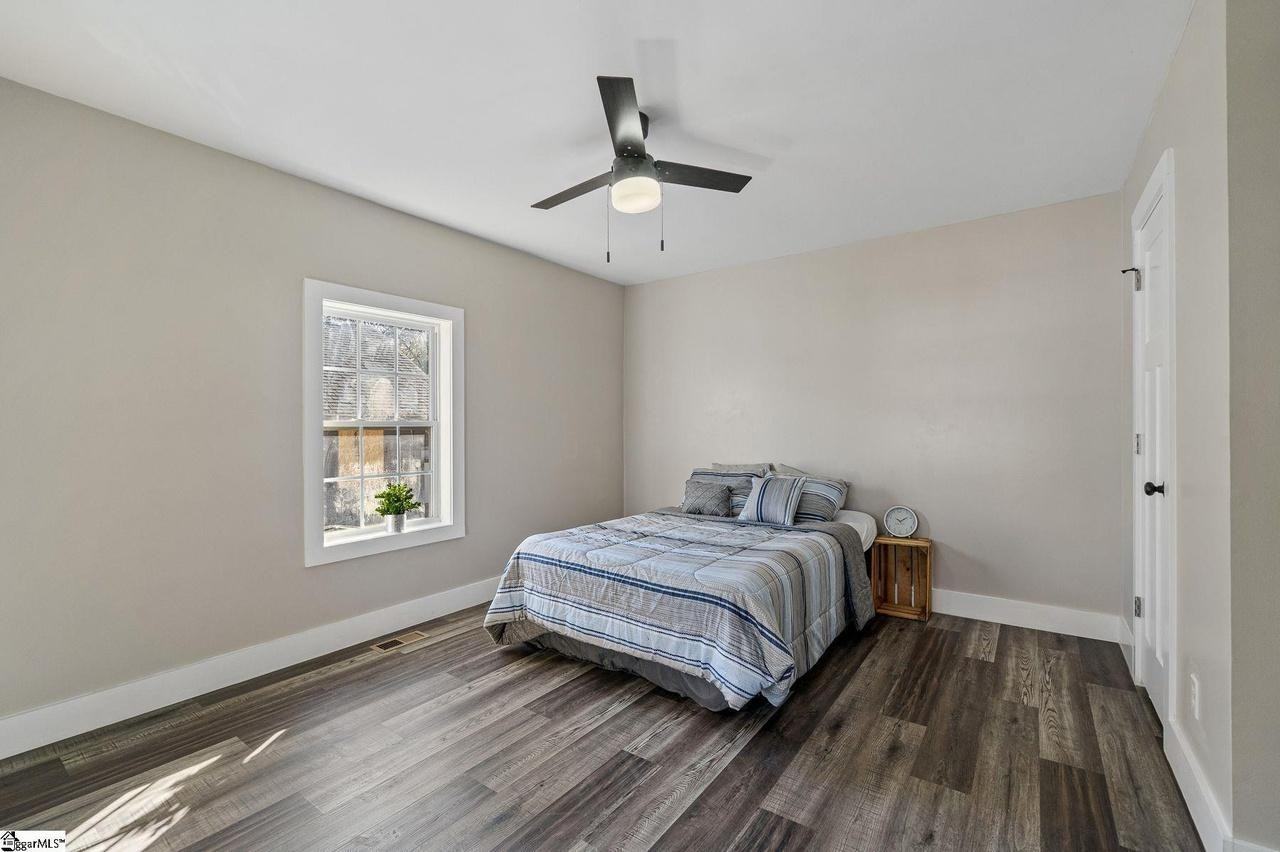 212 E Bearden St - Photo 6 of 11