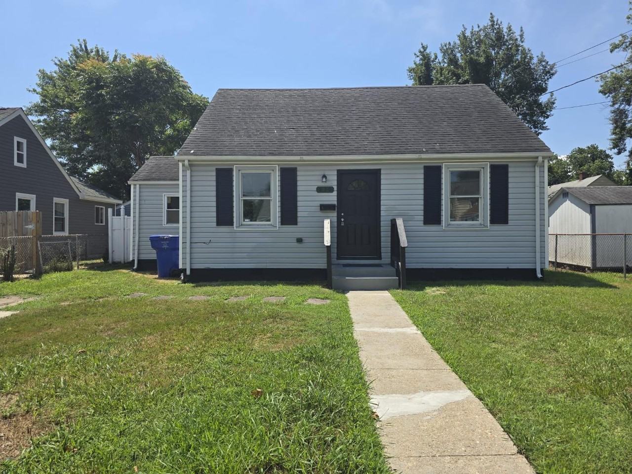 930 18th St - Photo 3 of 20