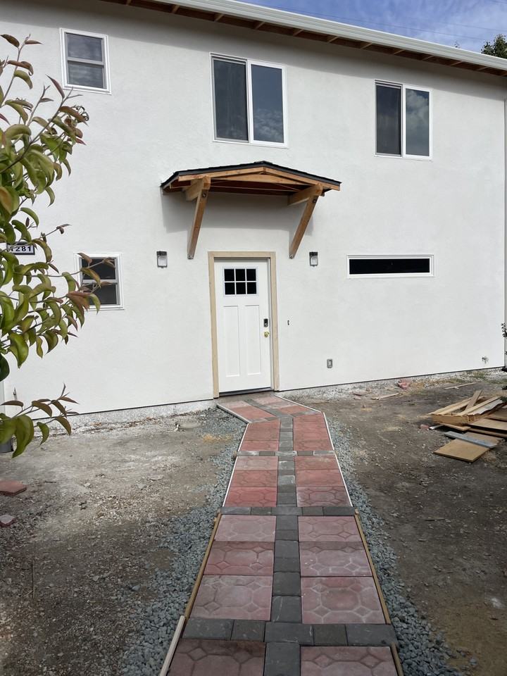 1281 Las Palmas Drive - Photo 4 of 18