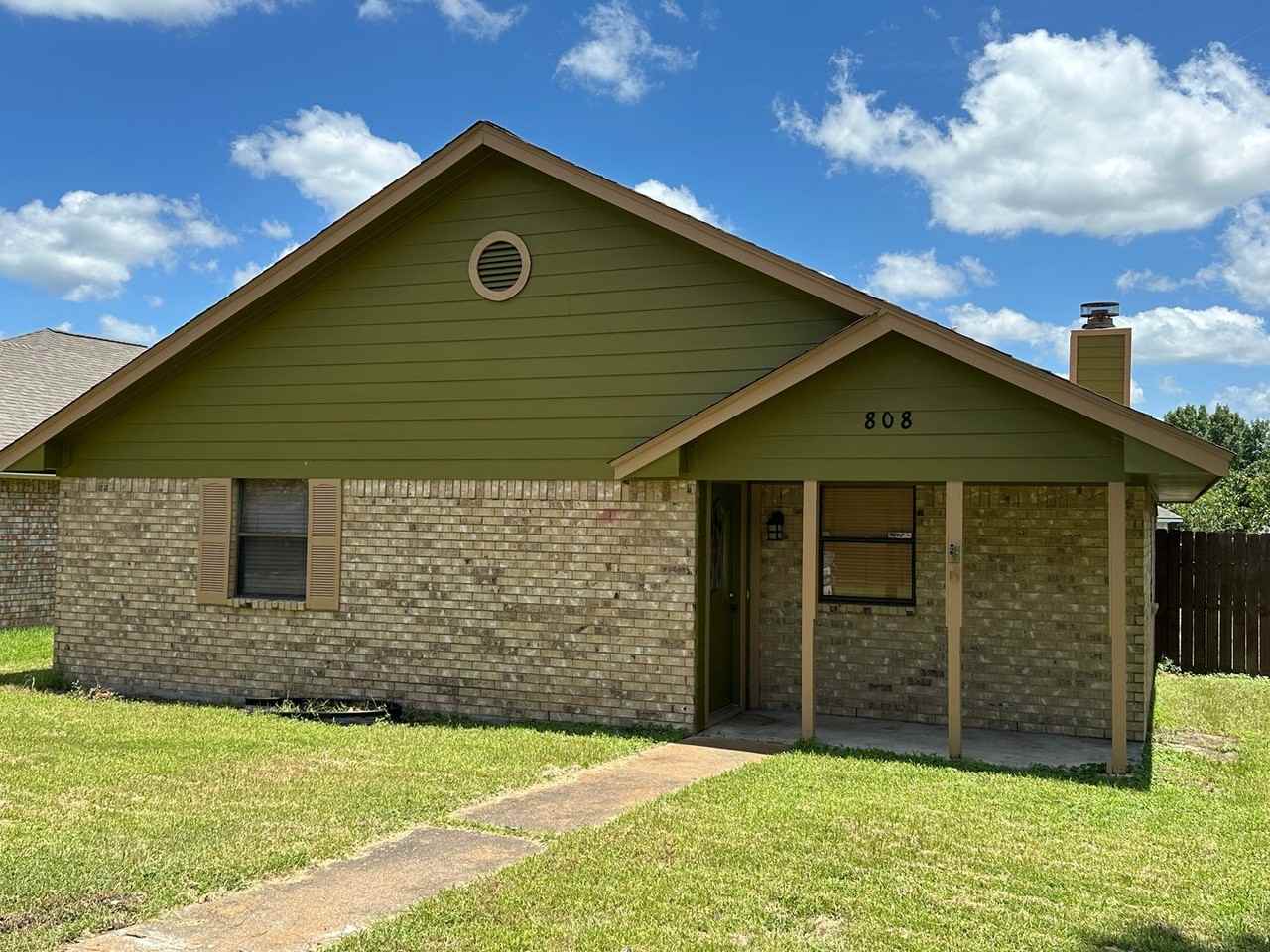 808 Camellia Ct - Photo 2 of 14