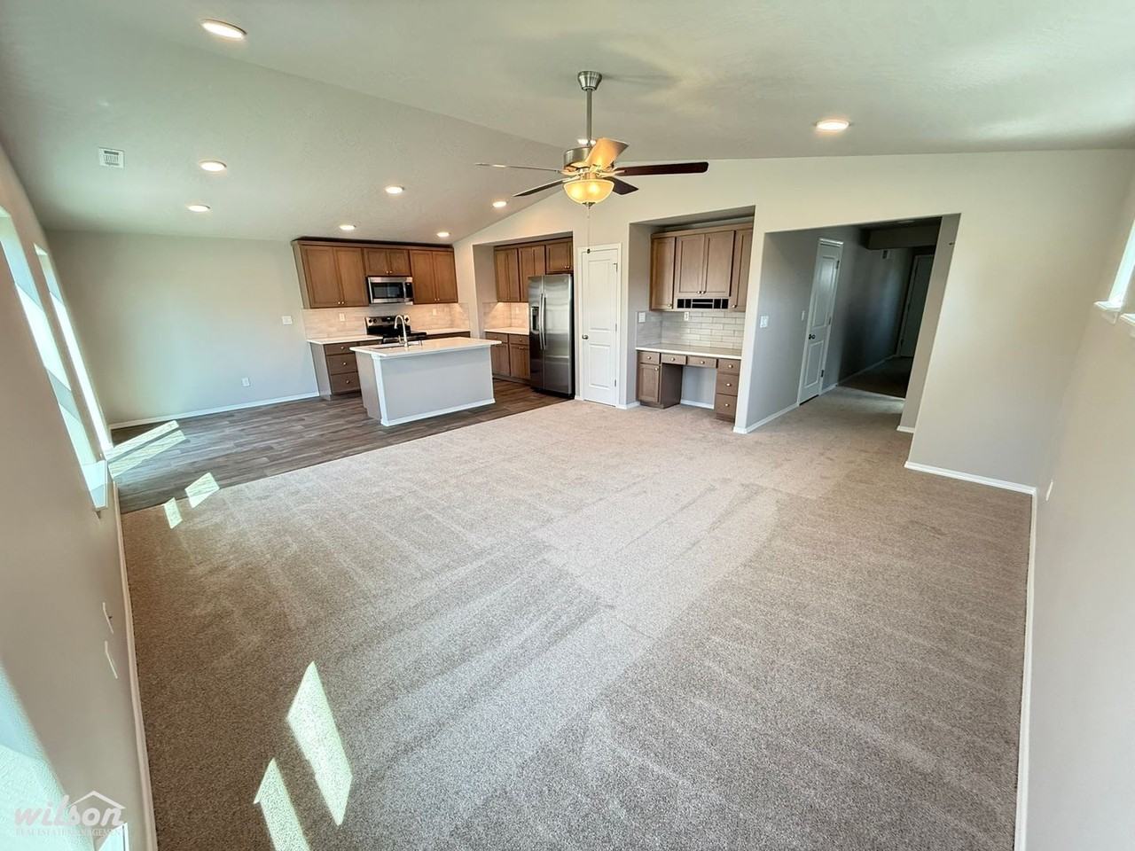 4704 W Oak Ave - Photo 2 of 19
