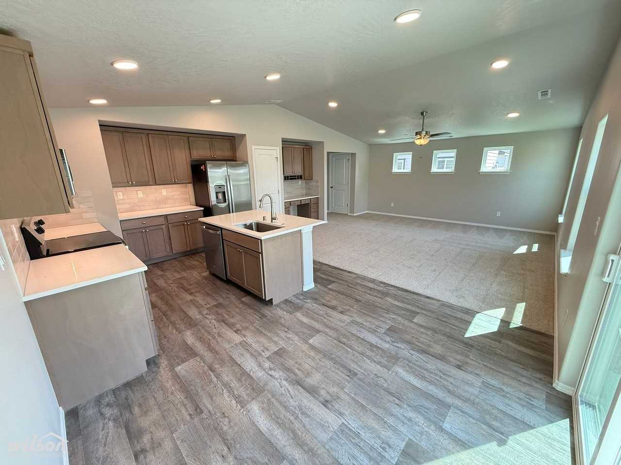 4704 W Oak Ave - Photo 3 of 19