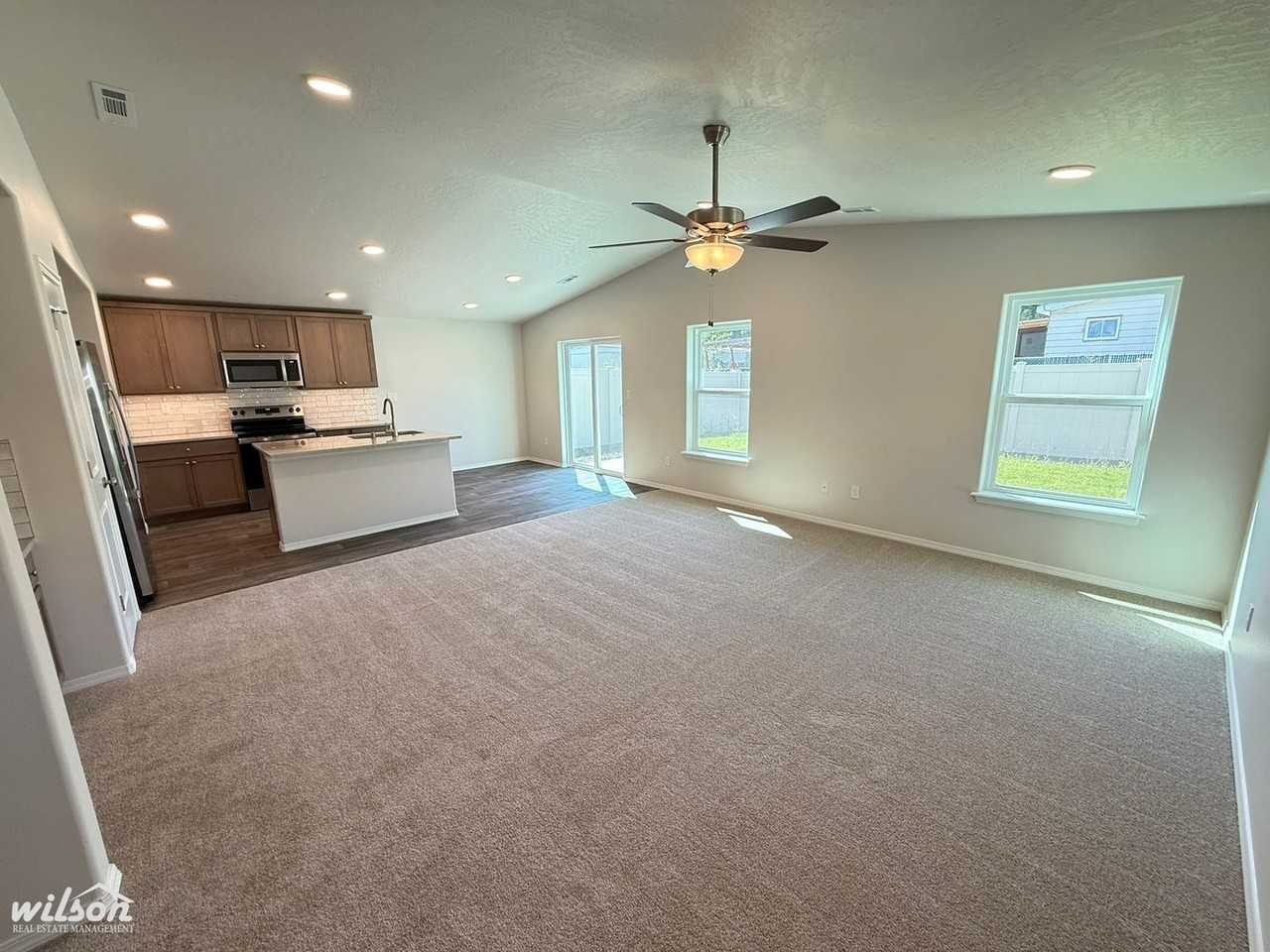 4706 W Oak Ave - Photo 2 of 19