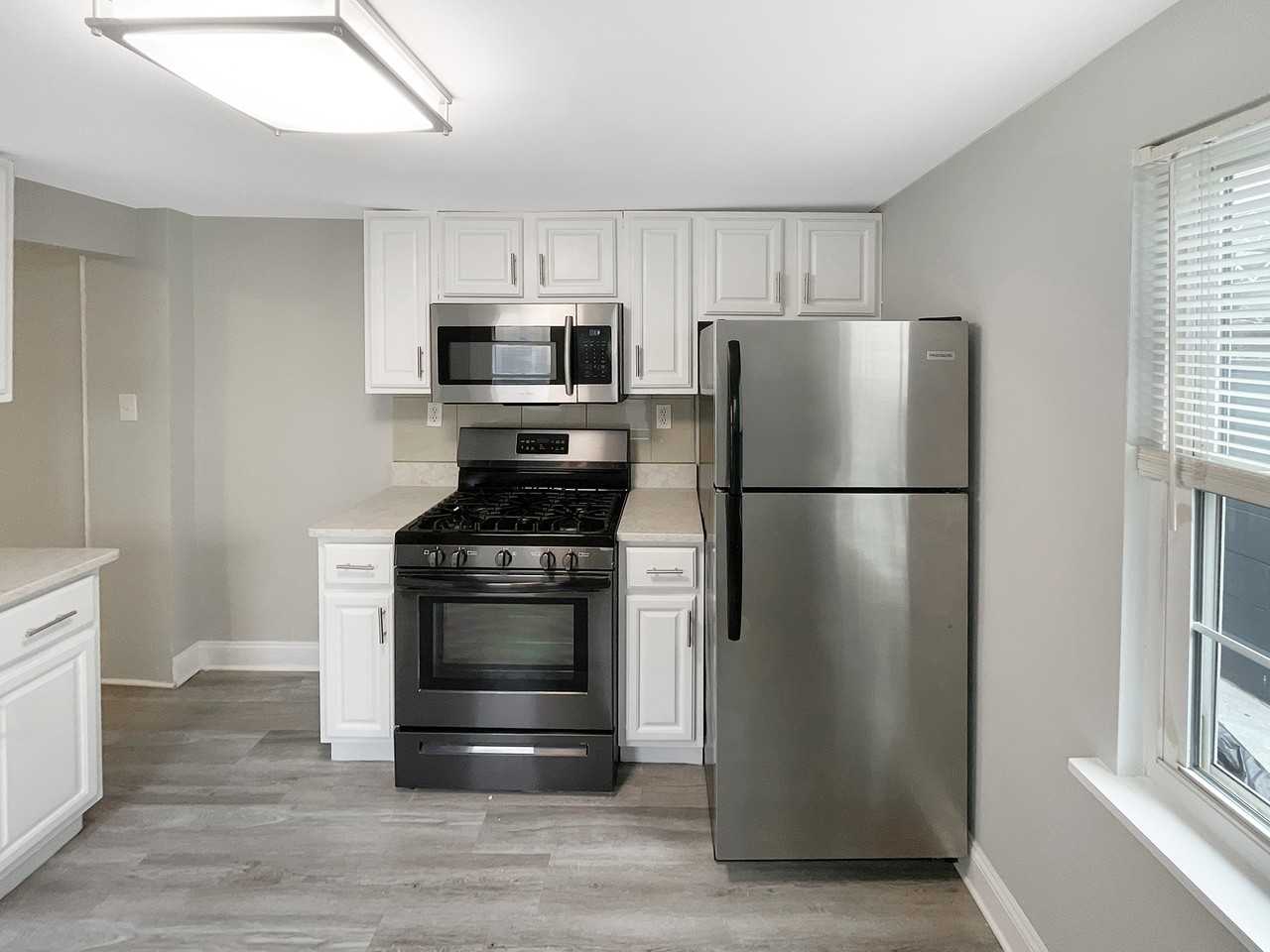 160 McClellan Street - Photo 4 of 26