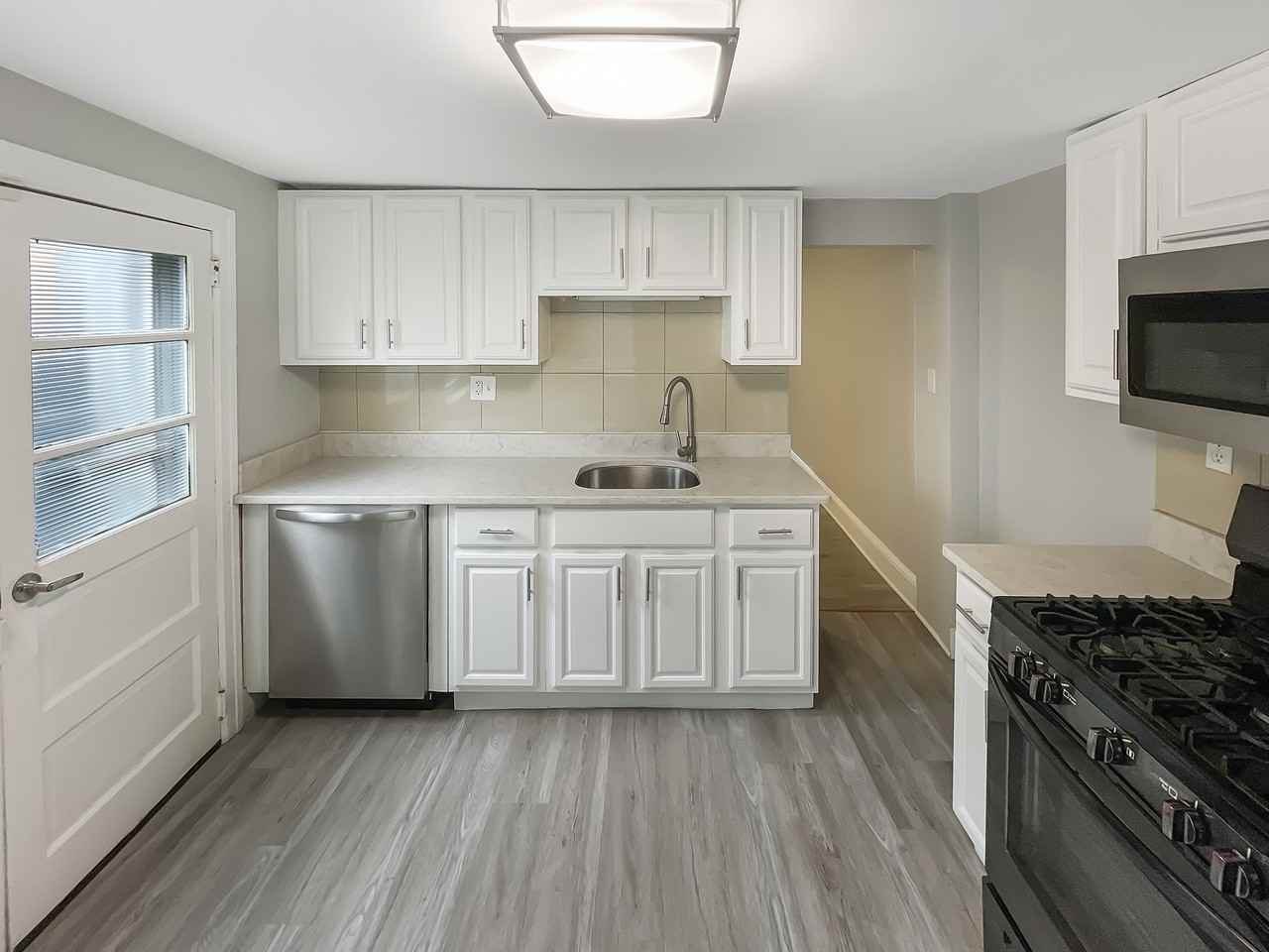 160 McClellan Street - Photo 3 of 26