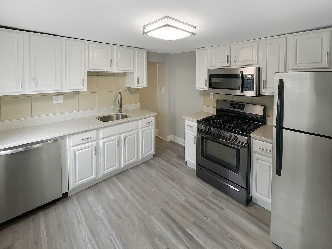 160 McClellan Street - Photo 2 of 26