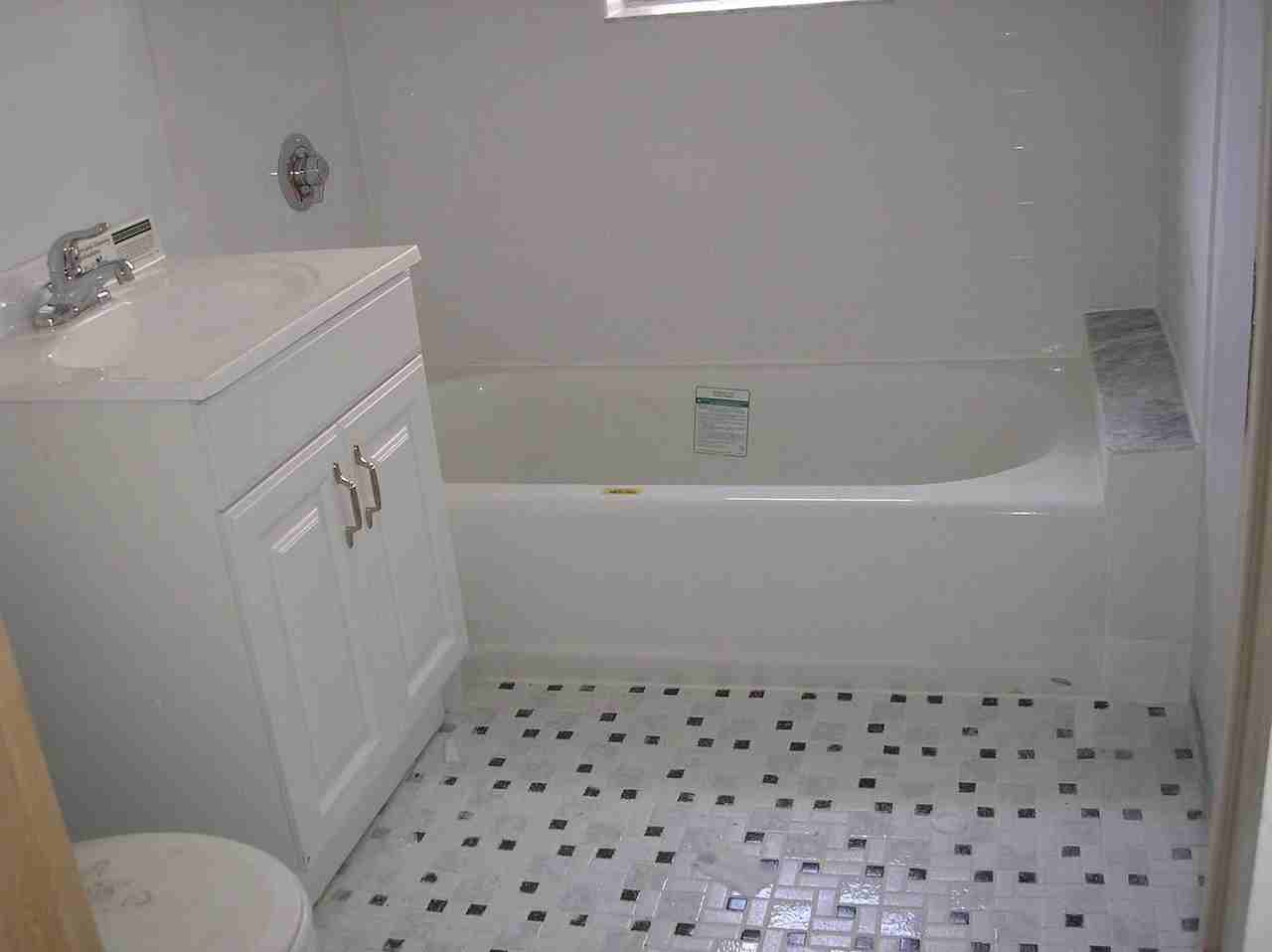 Modern Kit/Bath, Heat/Hot Water Included, Live - Photo 5 of 11