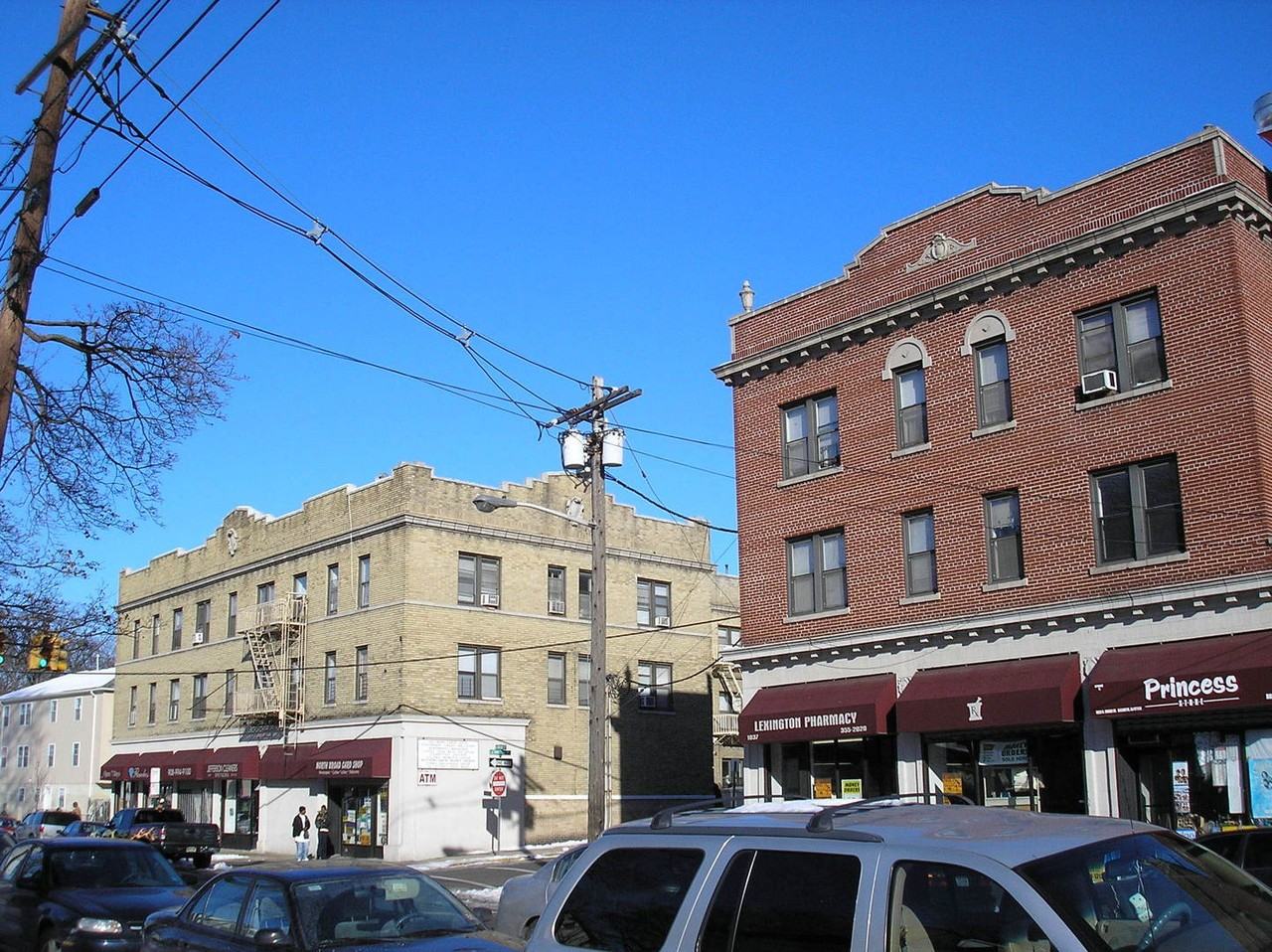 Modern Kit/Bath, Heat/Hot Water Included, Live - Photo 6 of 11