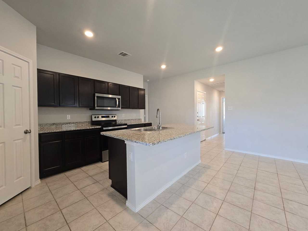 9704 Falme Ln - Photo 6 of 24