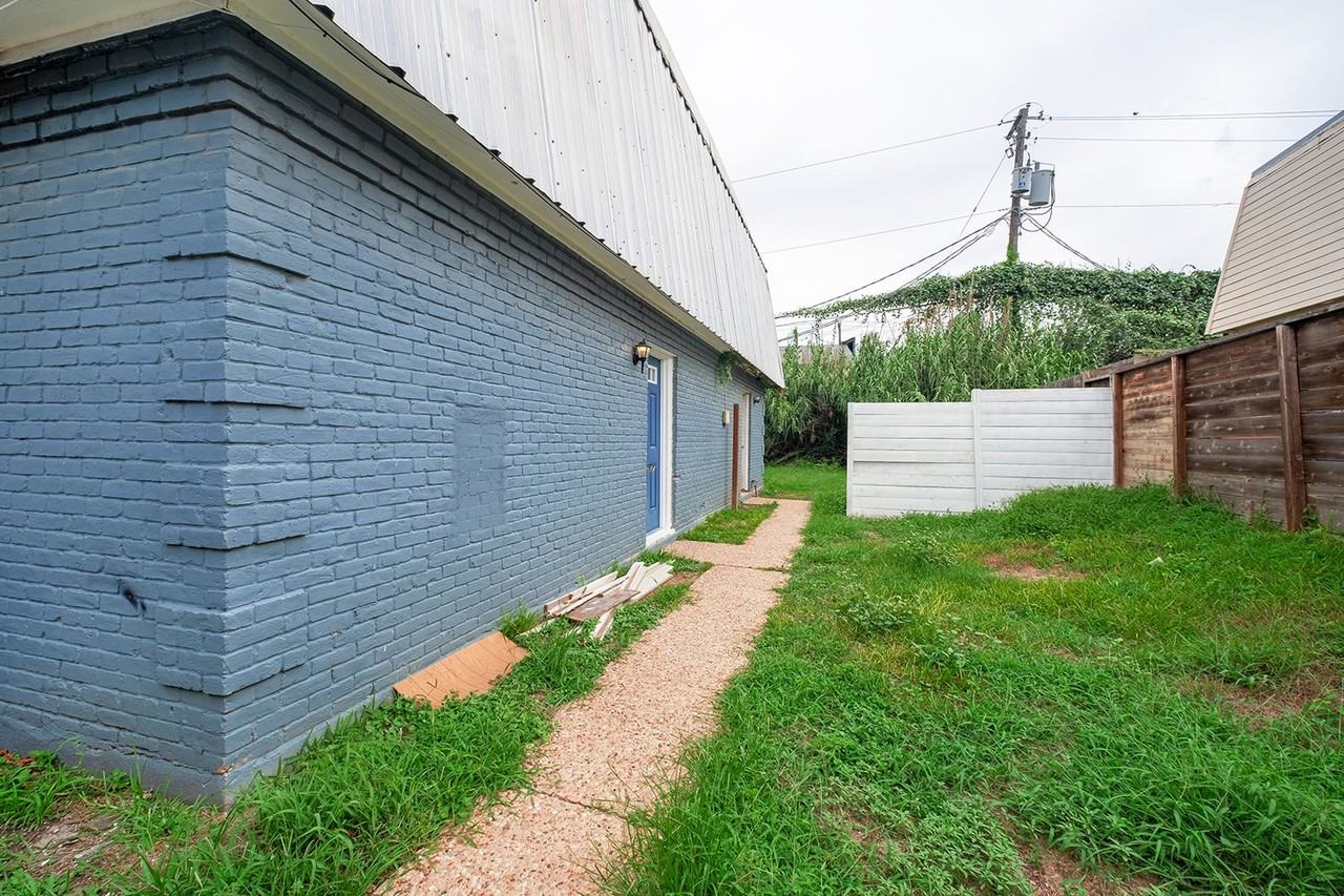 2217 Mission Hill Dr - Photo 2 of 37